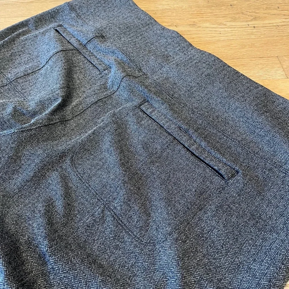 Womens Gray Capri Leggings Althleta Delancy Herringbone Athleisure Quiet Luxury - Picture 3 of 13